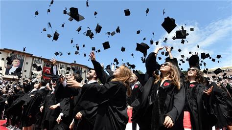 Üniversite Öğrencileri İçin Mezuniyet Törenleri ve Hazırlıkları